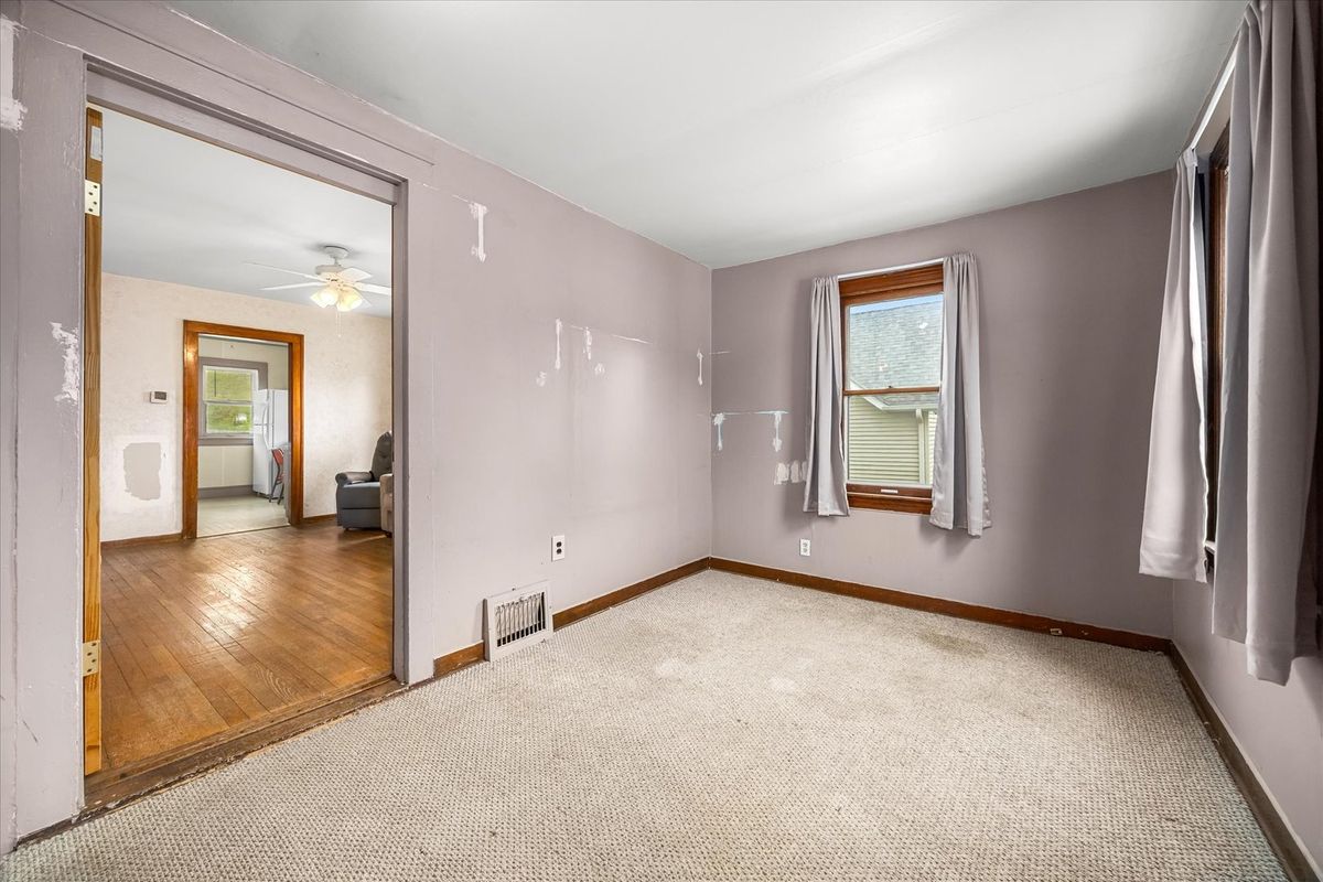 274 Kossuth Street, South Elgin, IL 60177