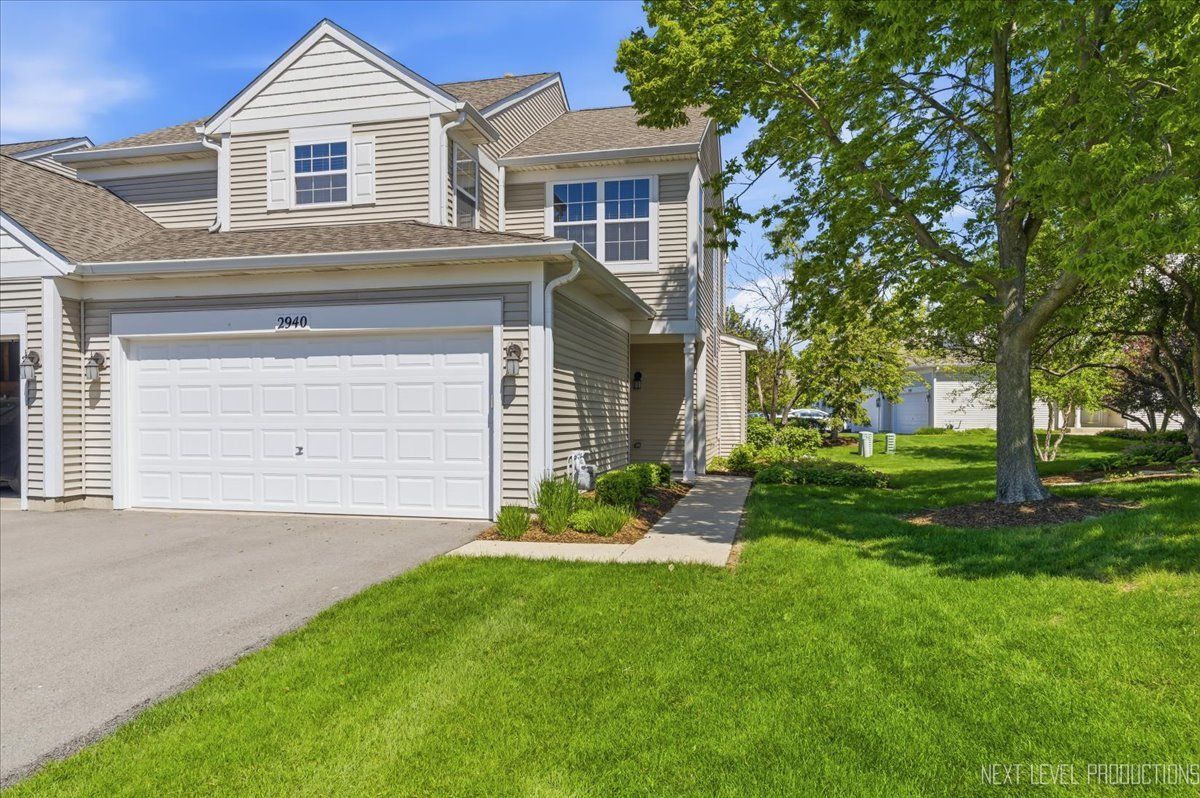 2940 White Thorn Circle, Naperville, IL 60564