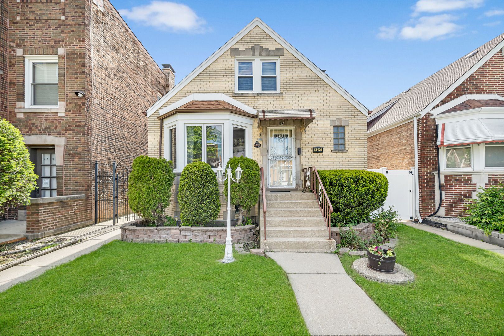 6422 S Komensky Avenue — Chicago, IL 60629