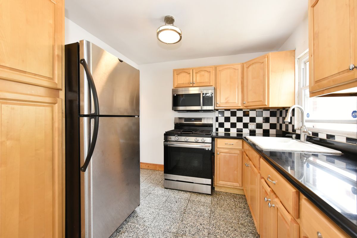 916 Center Drive, Franklin Square, NY 11010