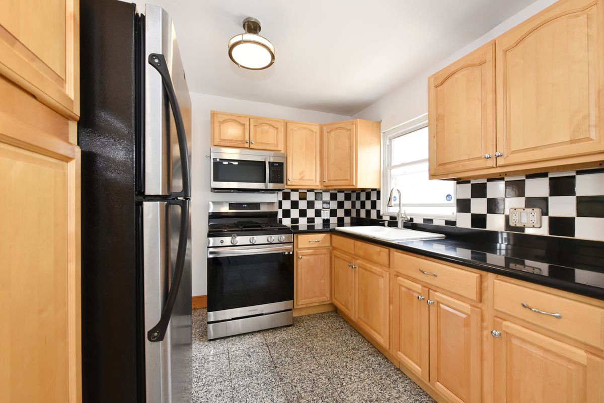 916 Center Drive, Franklin Square, NY 11010