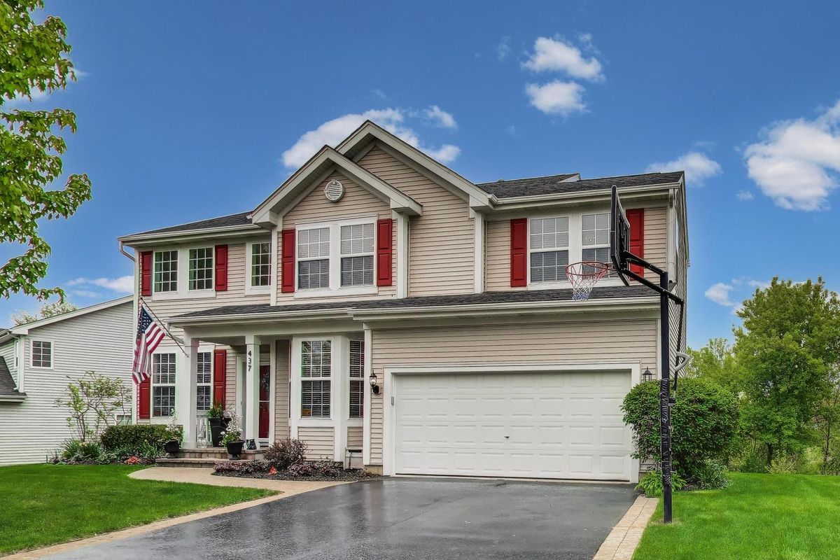 437 N Crooked Lake Lane, Lindenhurst, IL 60046