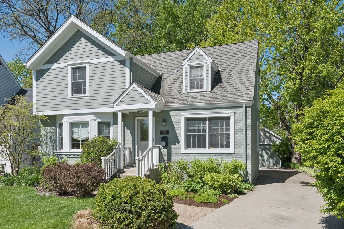 346 Lagoon Drive, Northfield, IL 60093