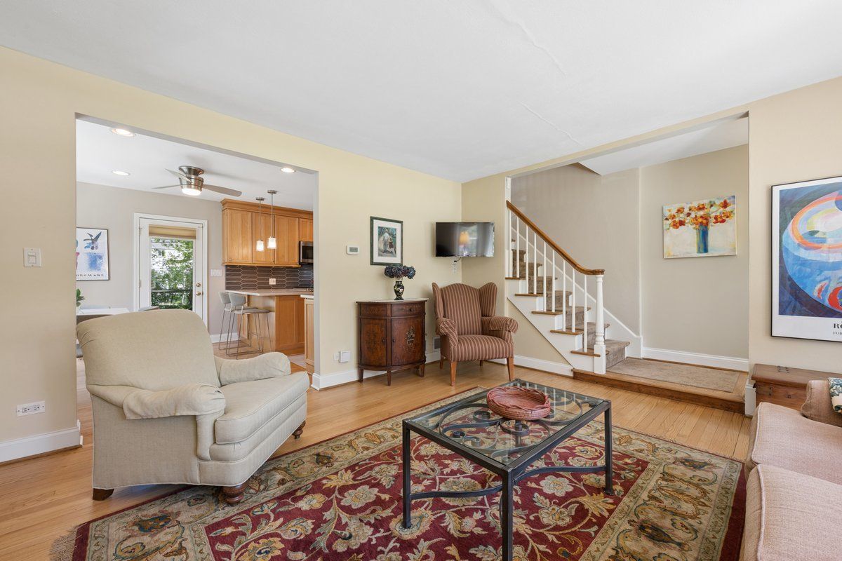 346 Lagoon Drive, Northfield, IL 60093