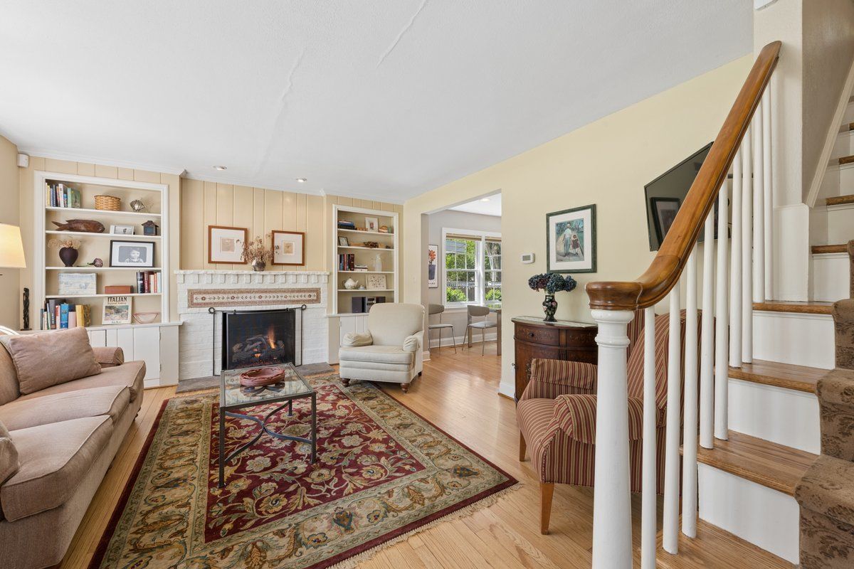 346 Lagoon Drive, Northfield, IL 60093