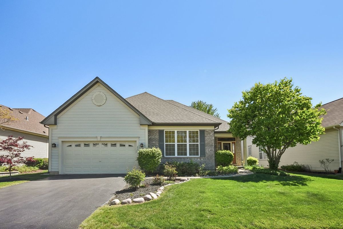2261 Creekwood Drive, Mundelein, IL 60060