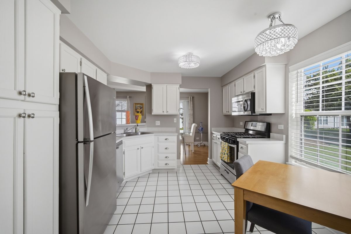 109 Meadowbrook Lane #44A, Lake Bluff, IL 60044