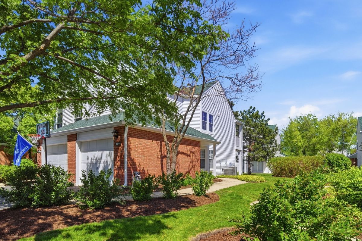 109 Meadowbrook Lane #44A, Lake Bluff, IL 60044