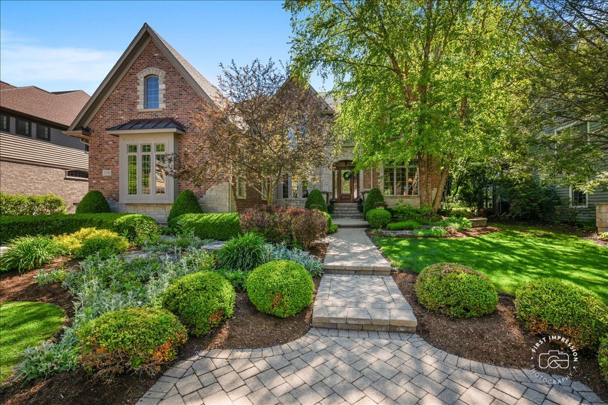 1116 Heatherton Drive — Naperville, IL 60563