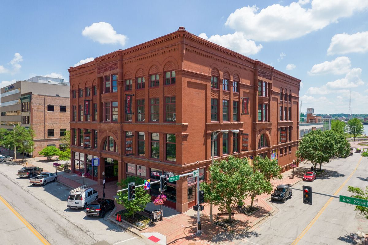 131 2nd Street, Davenport, IA 52801