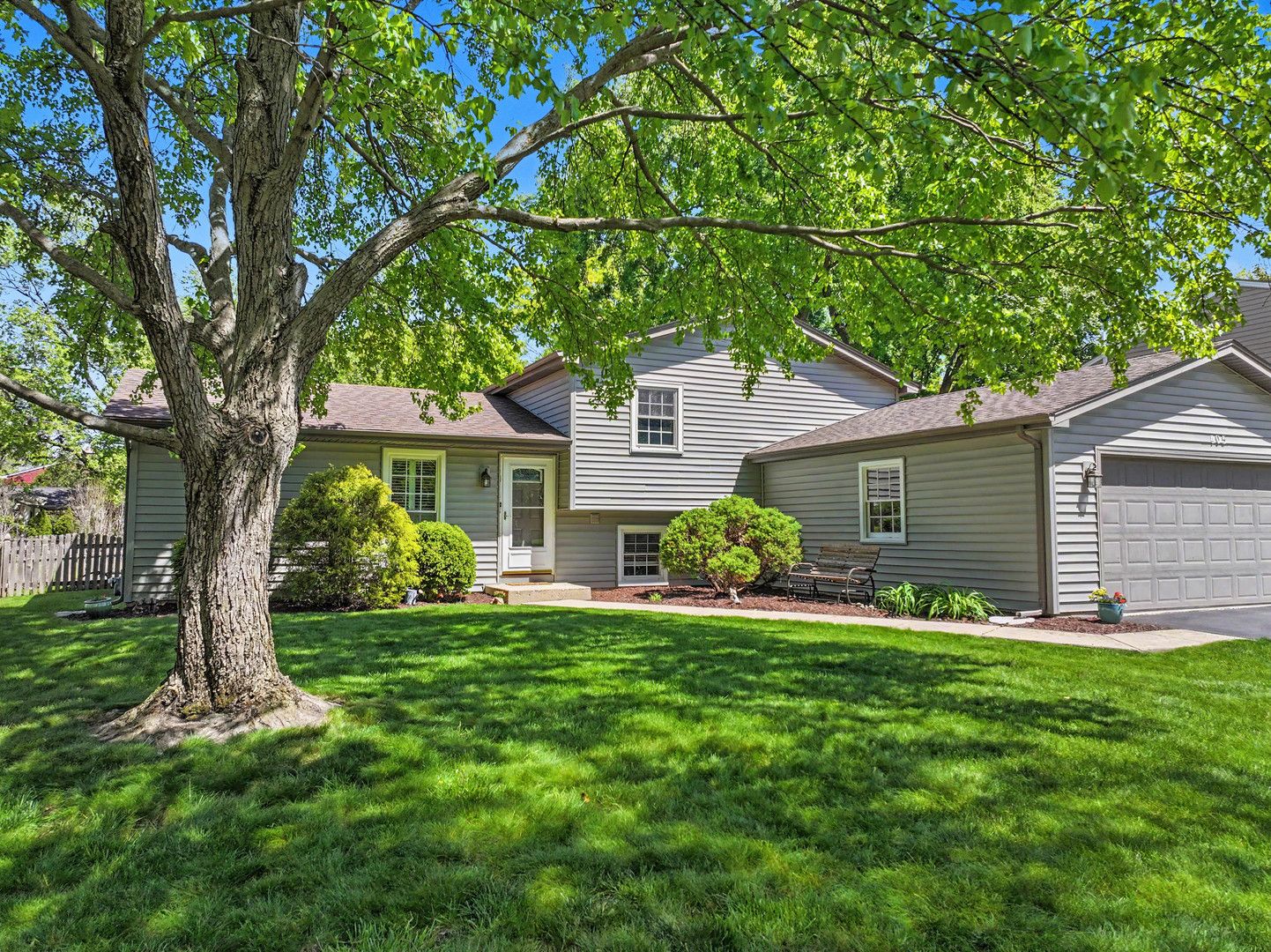 405 Carriage Hill Road — Naperville, IL 60565