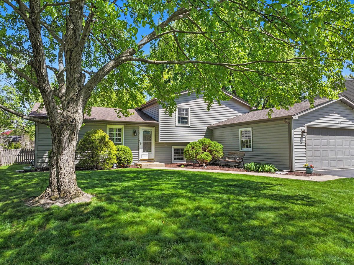 405 Carriage Hill Road, Naperville, IL 60565