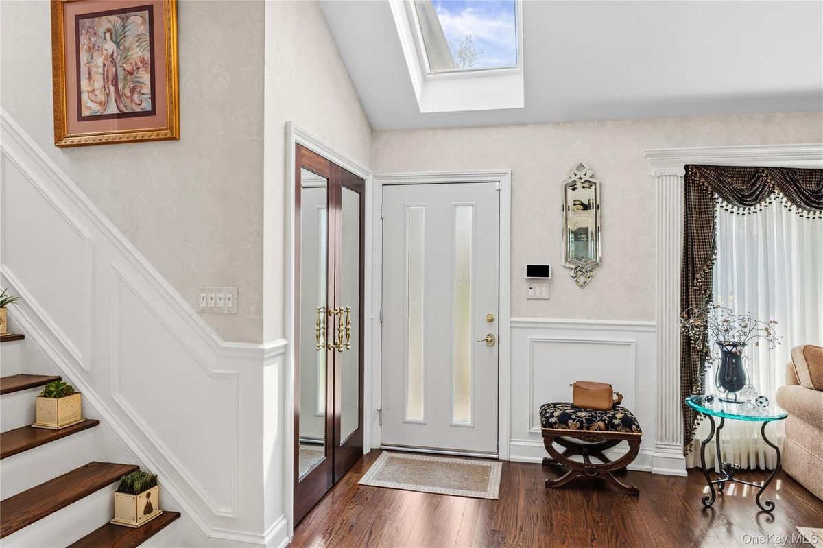 77 Lake Drive, Manhasset Hills, NY 11040