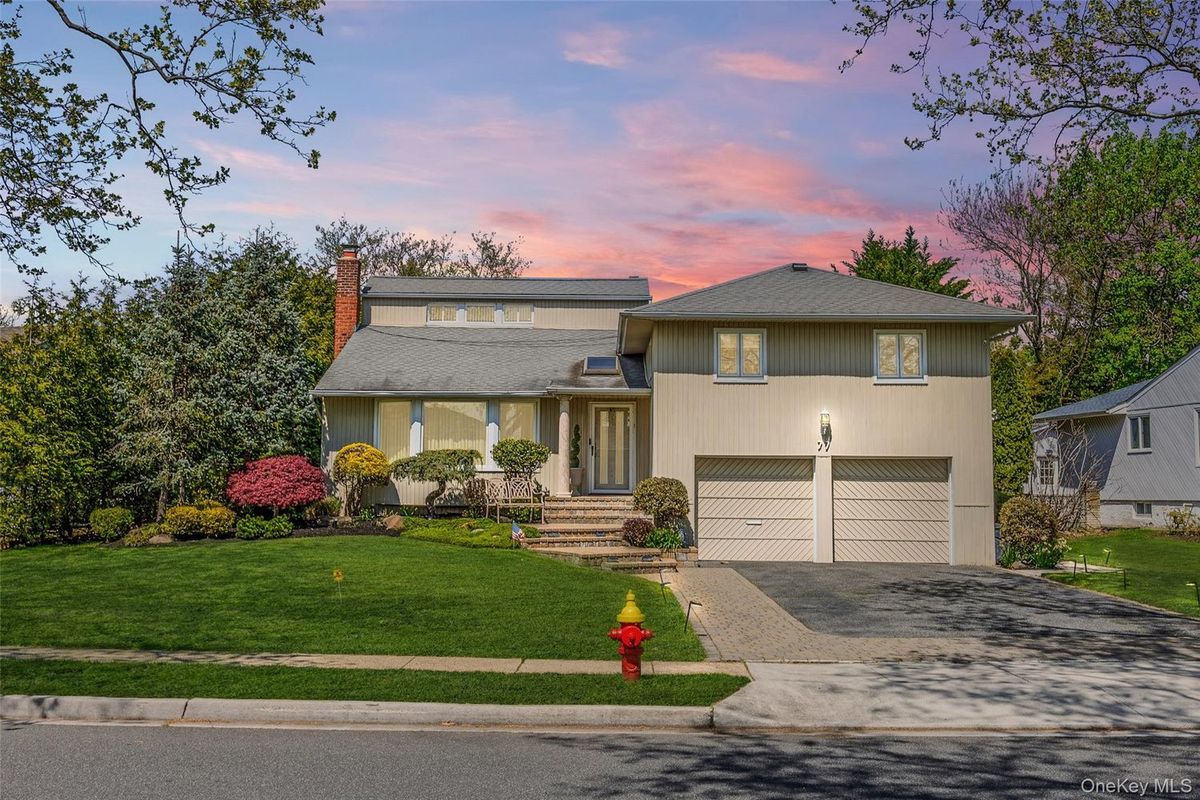 77 Lake Drive, Manhasset Hills, NY 11040