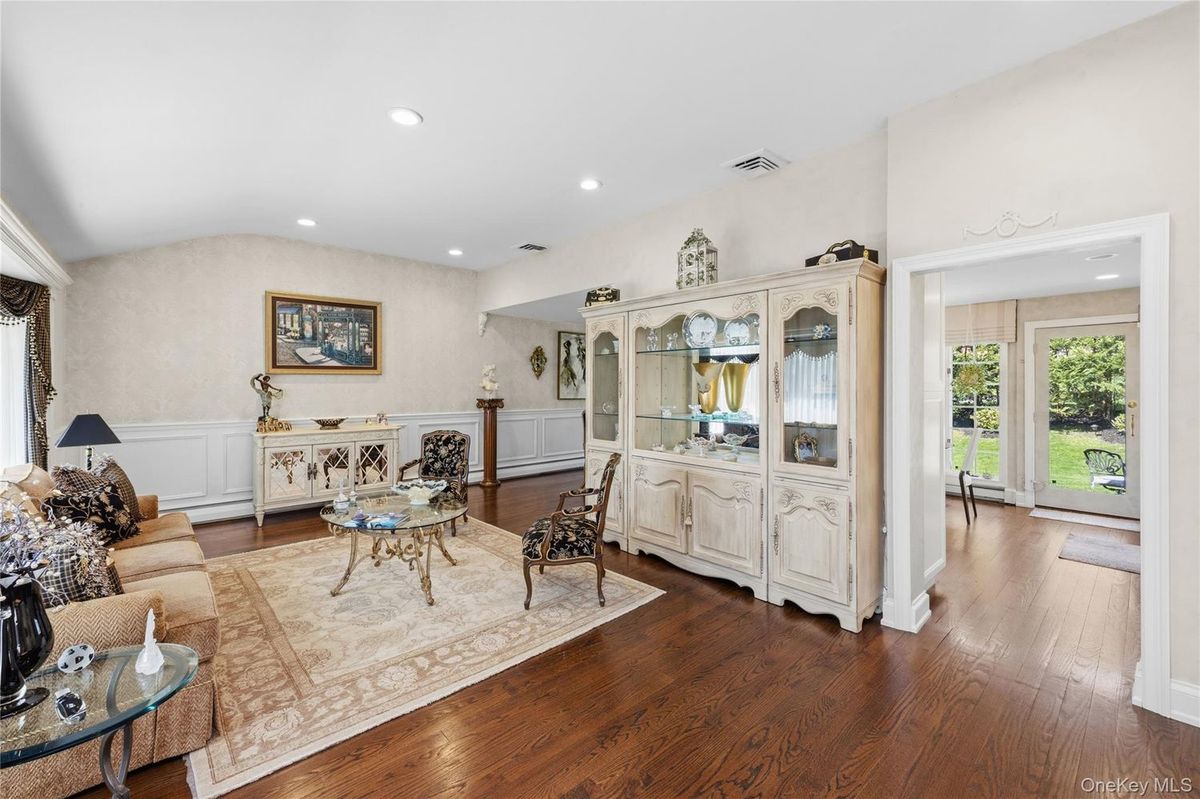 77 Lake Drive, Manhasset Hills, NY 11040