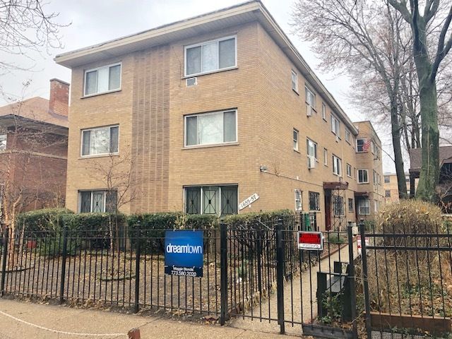 1657 Farwell Avenue, Chicago, IL 60626