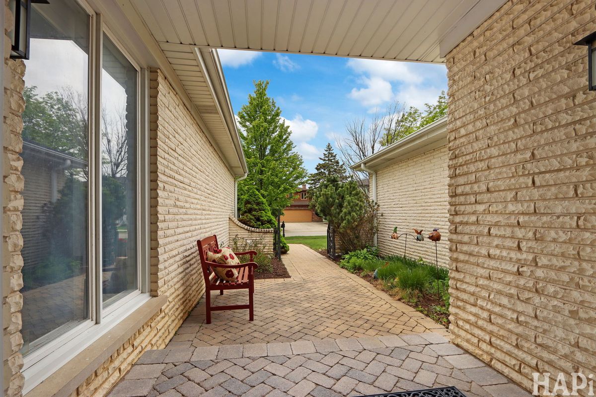 3930 Gloria Court, Glenview, IL 60025