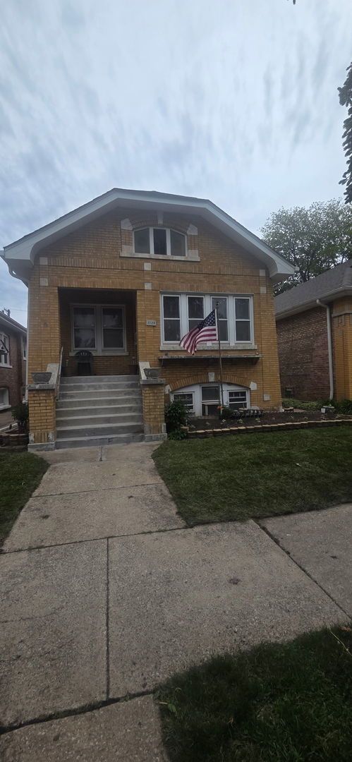 2123 Clinton Avenue, Berwyn, IL 60402
