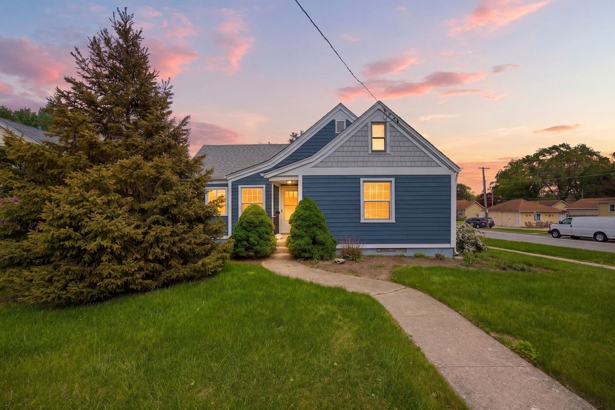 555 LIBERTY Street, Elgin, IL 60120
