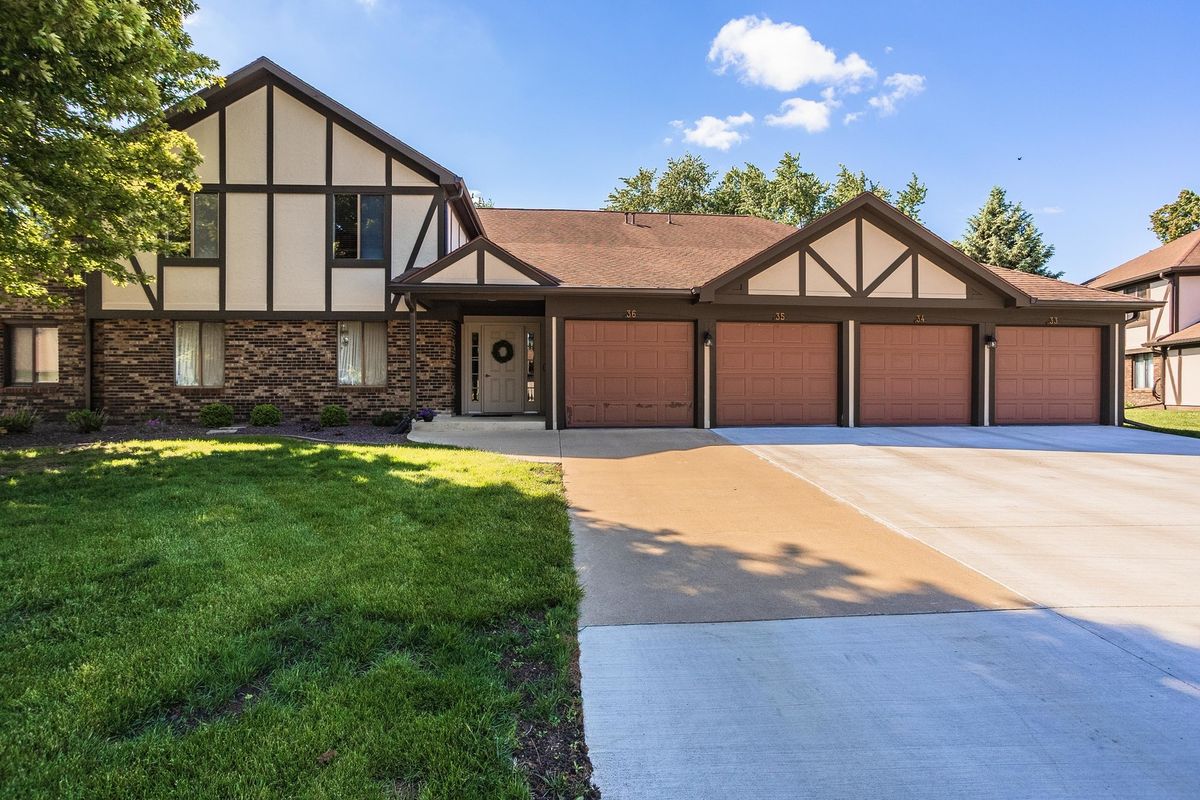 34 Brandywine Court, Bloomington, IL 61704