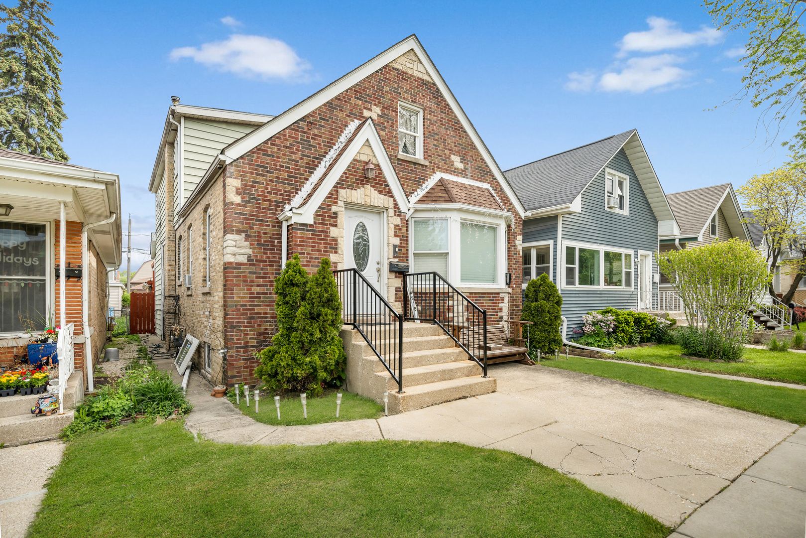 4918 W Winnemac Avenue — Chicago, IL 60630
