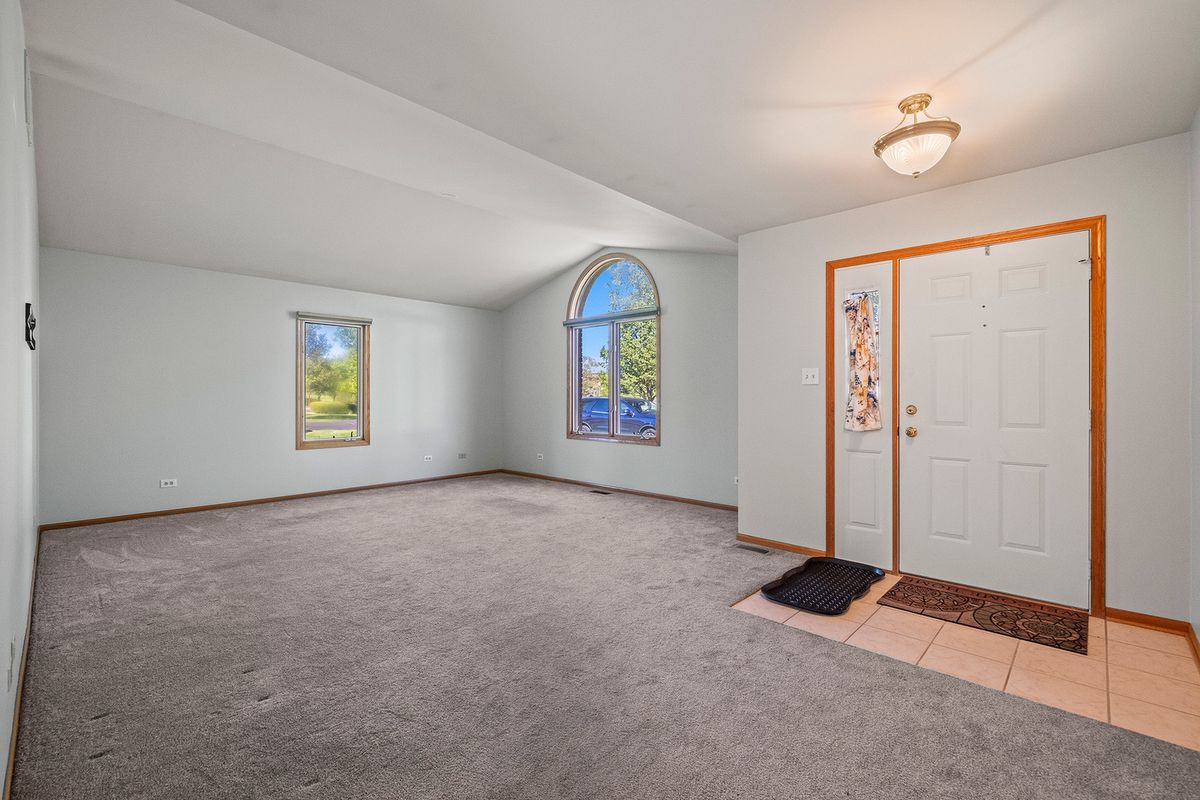 27106 S Fountainview Drive, Crete, IL 60417