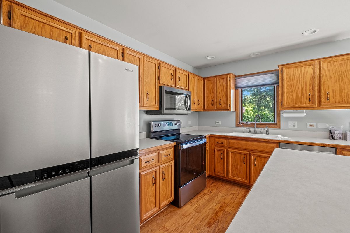 27106 S Fountainview Drive, Crete, IL 60417