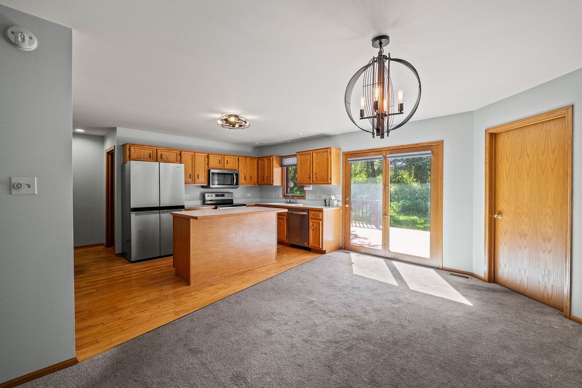 27106 S Fountainview Drive, Crete, IL 60417