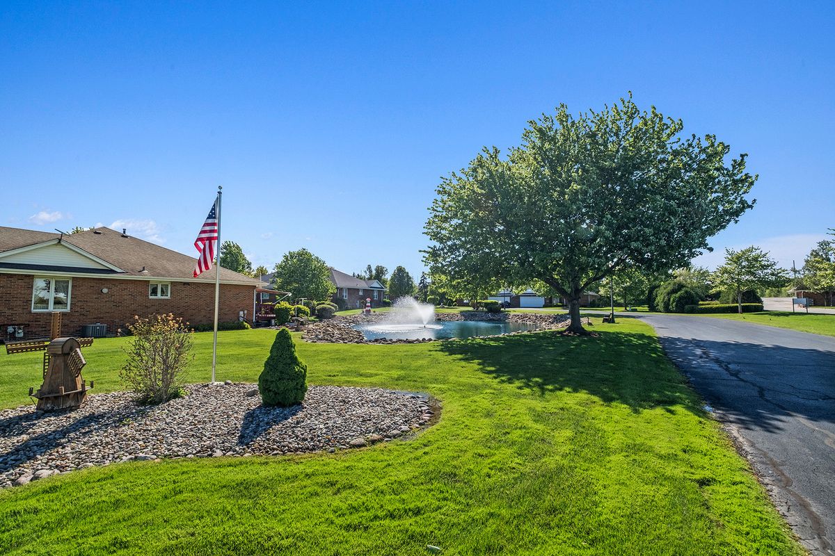 27106 S Fountainview Drive, Crete, IL 60417