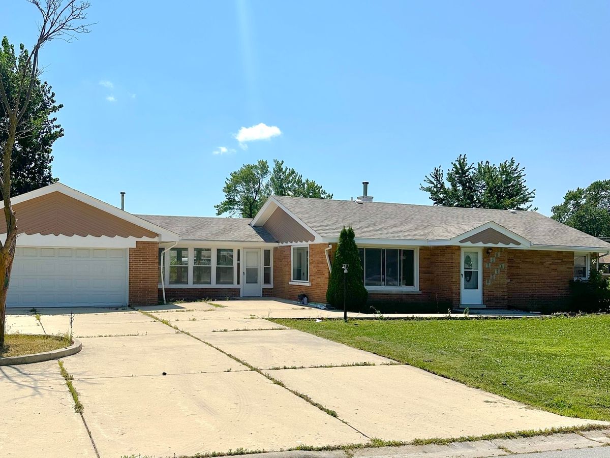 9405 76th Court, Hickory Hills, IL 60457
