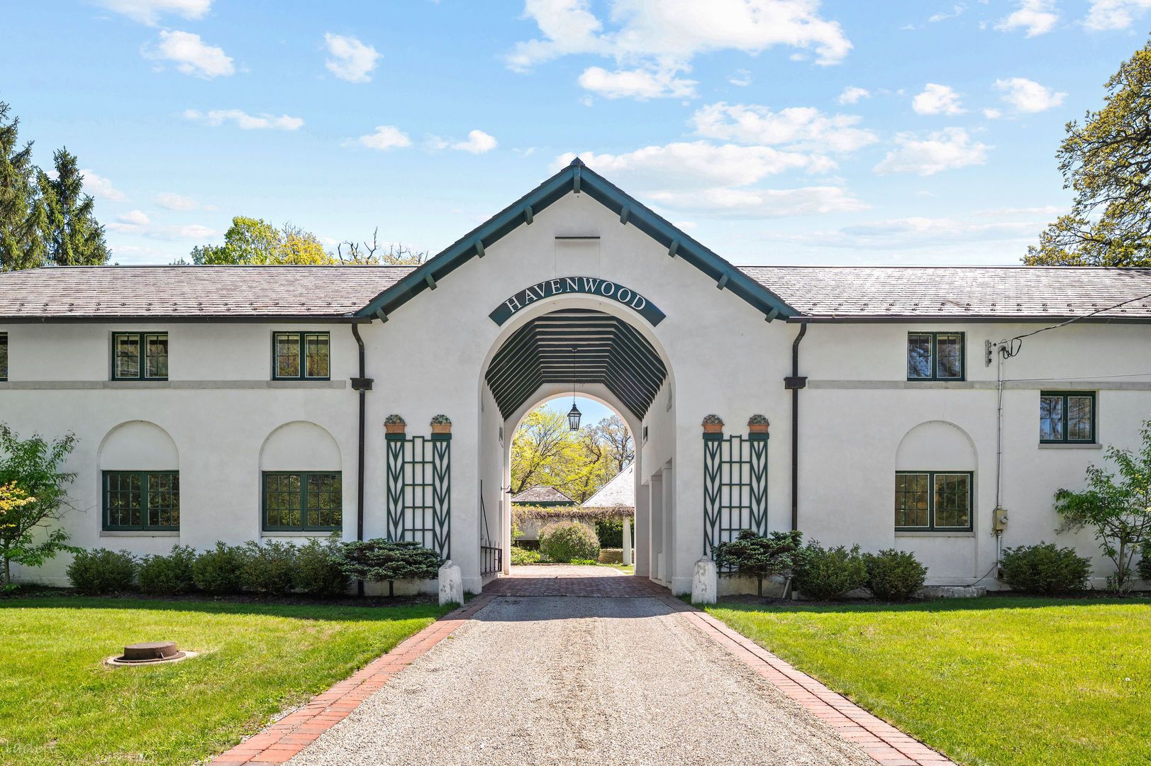 955 E Ringwood Road — Lake Forest, IL 60045