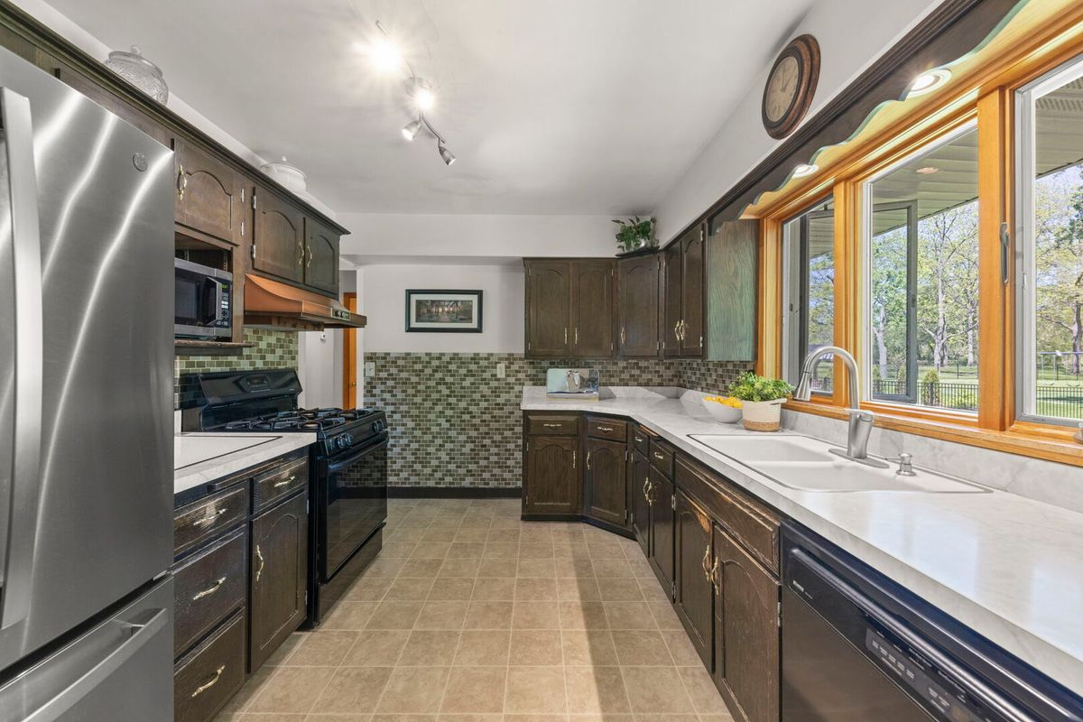 6023 S Richmond Avenue, Willowbrook, IL 60527