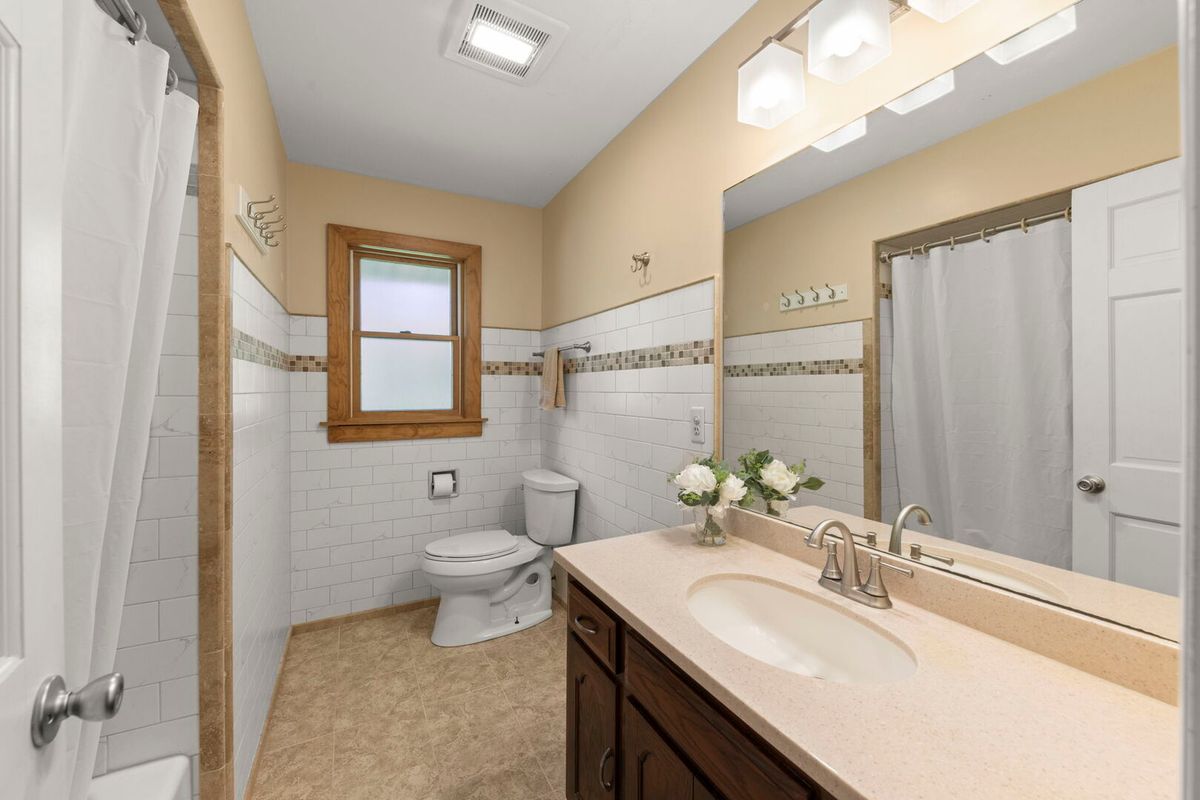 6023 S Richmond Avenue, Willowbrook, IL 60527