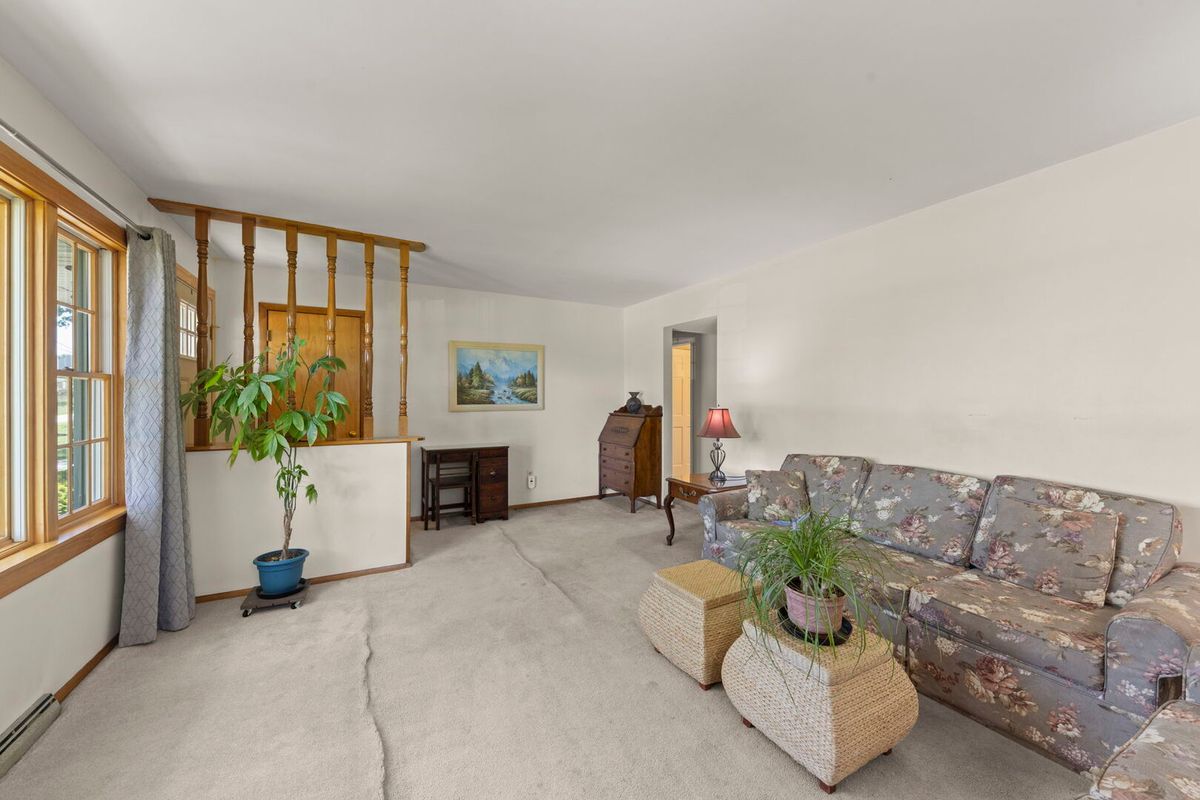 6023 S Richmond Avenue, Willowbrook, IL 60527