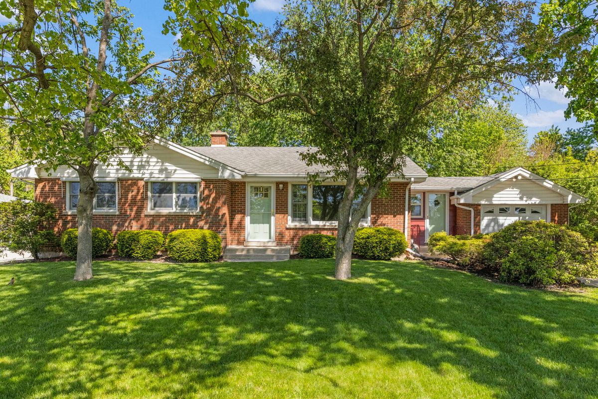 6023 Richmond Avenue, Willowbrook, IL 60527