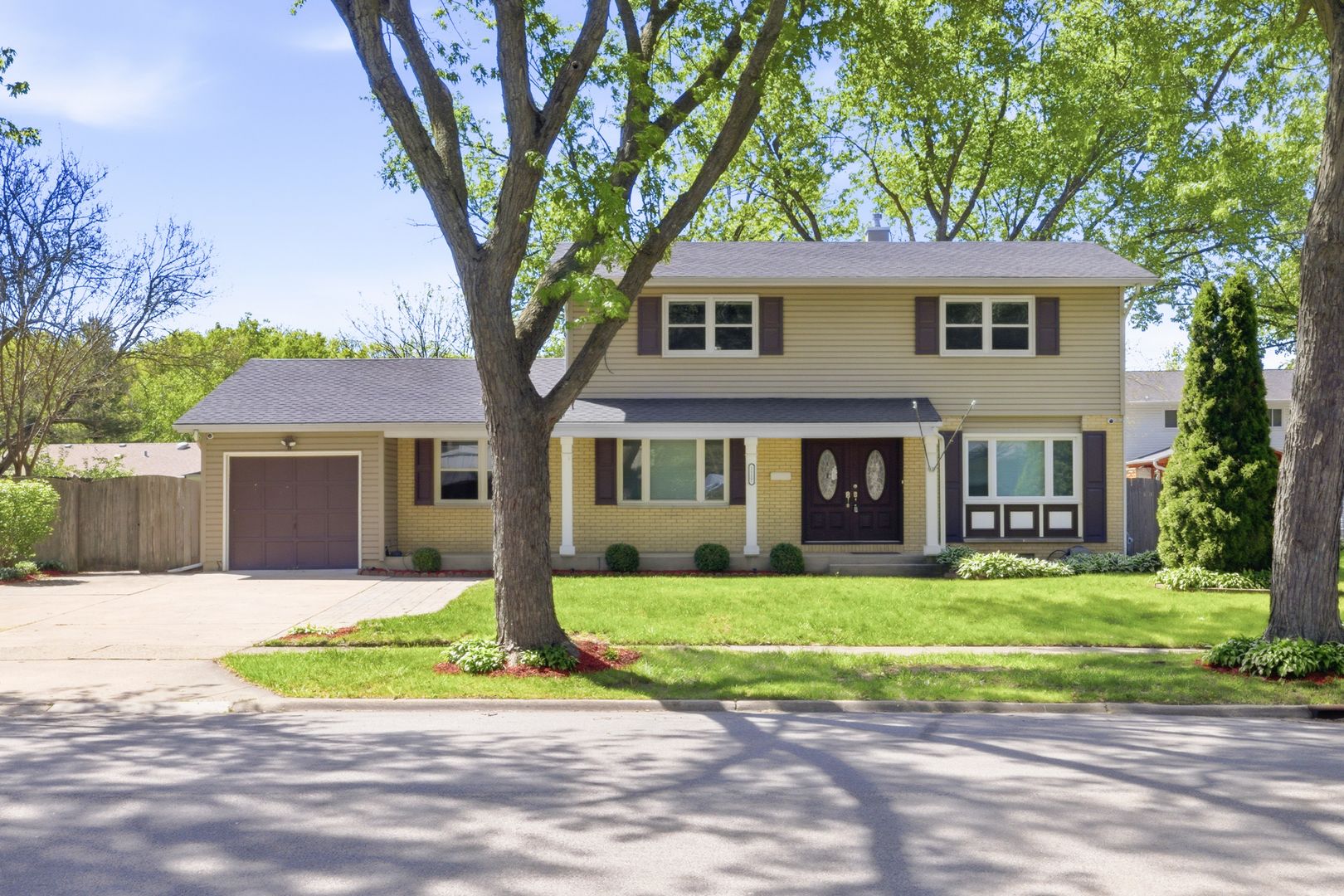 1117 E Kitson Drive — Palatine, IL 60074
