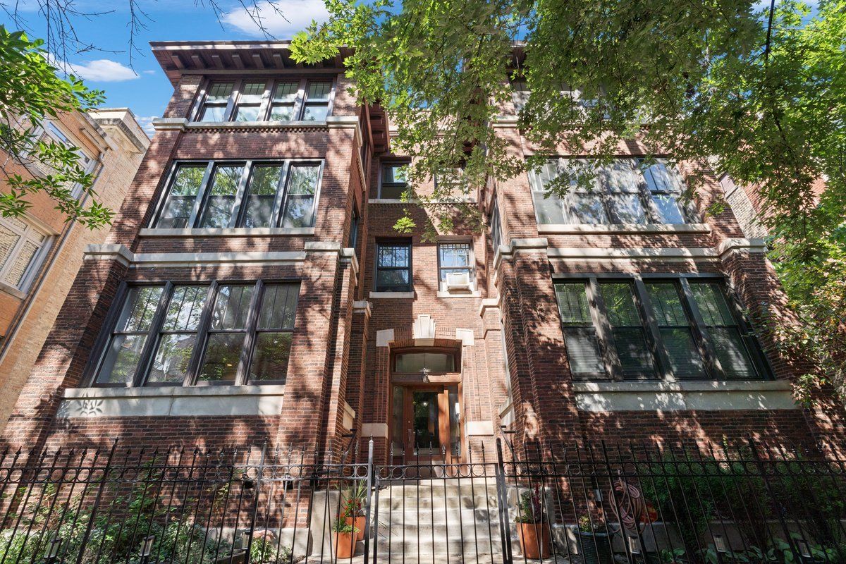 922 Carmen Avenue, Chicago, IL 60640