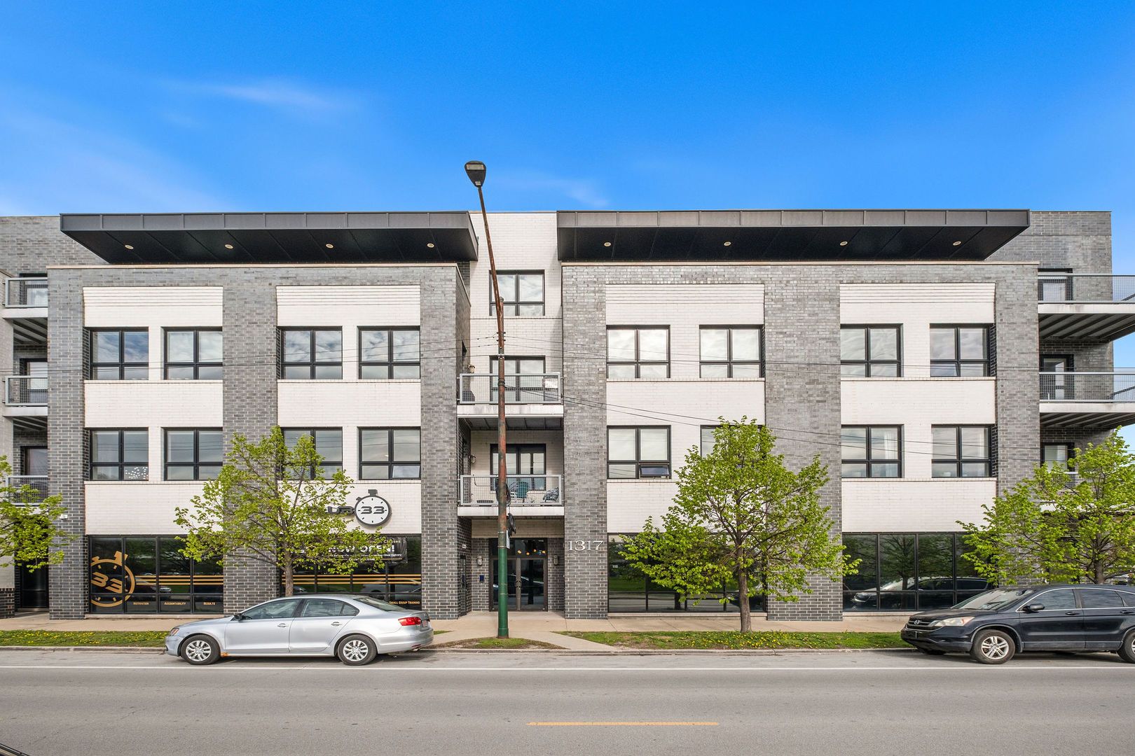 1317 N Larrabee Street #402 — Chicago, IL 60610