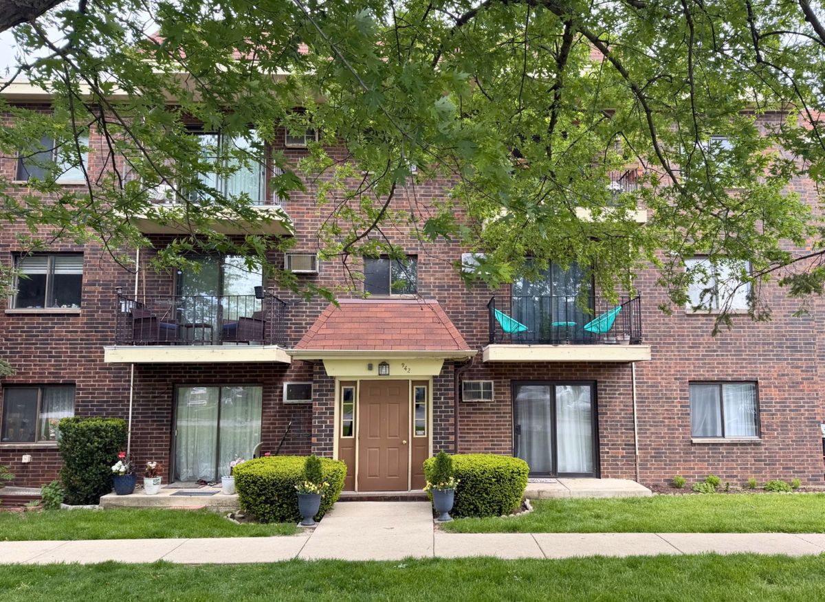 942 Rohlwing Road, Addison, IL 60101