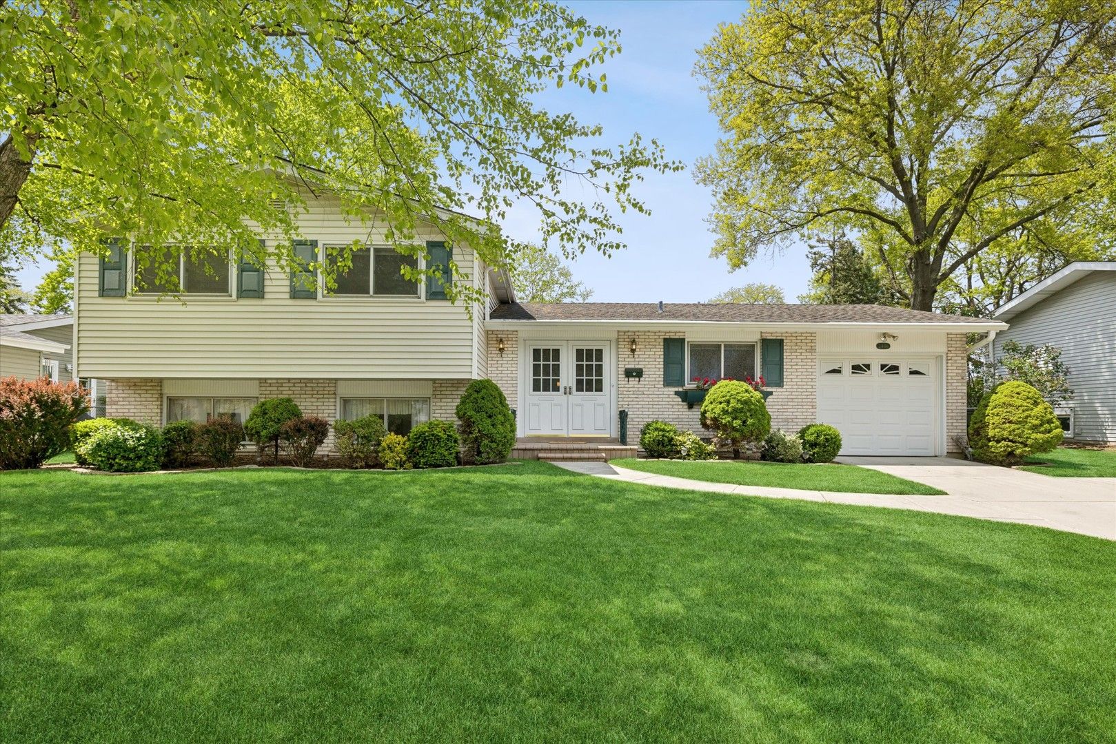 2406 N Lafayette Street — Arlington Heights, IL 60004