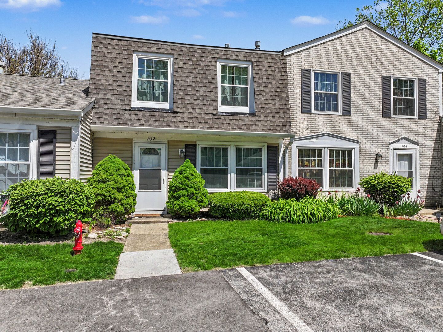 102 Bright Oaks Circle #102 — Cary, IL 60013