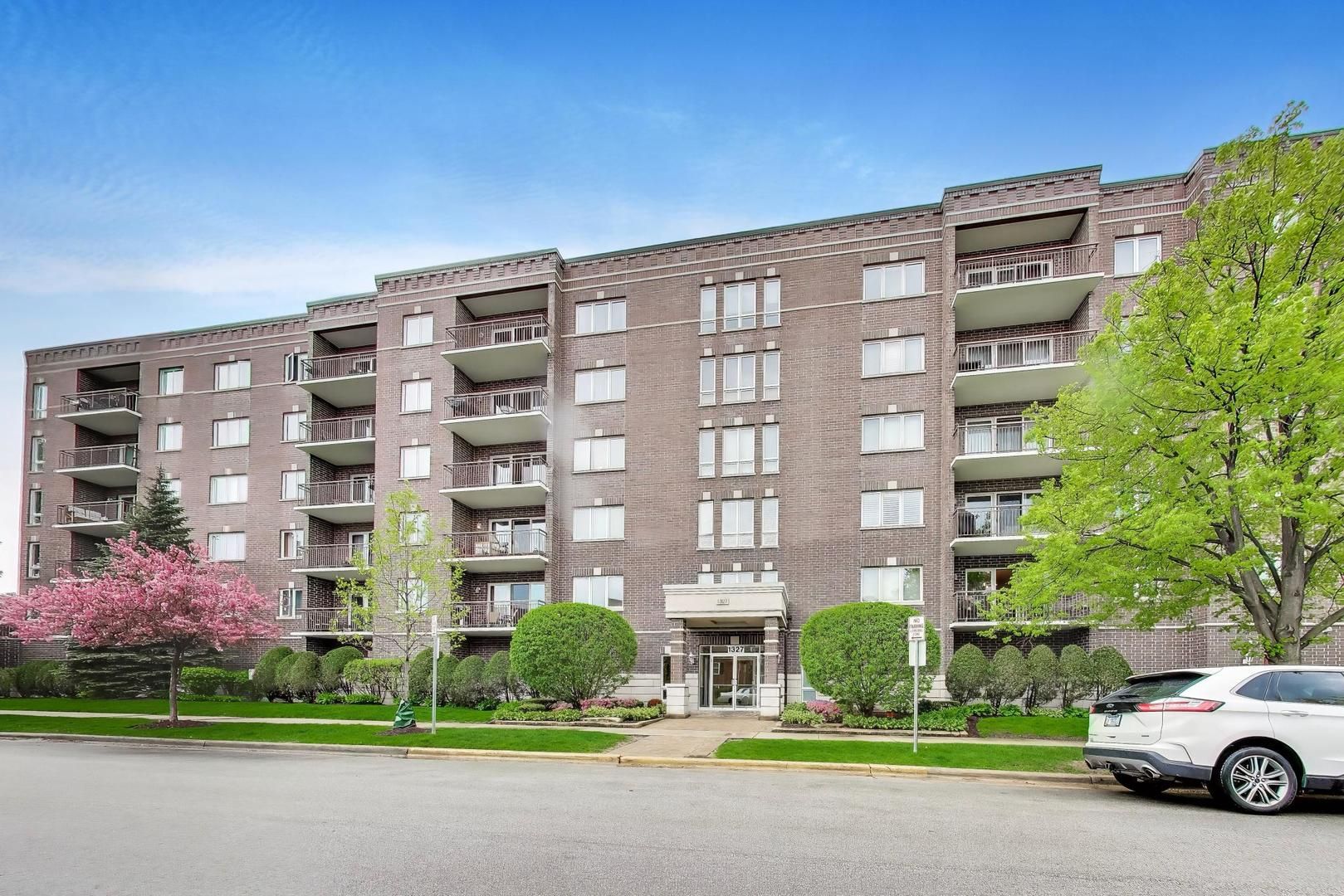1327 Brown Street #407 — Des Plaines, IL 60016