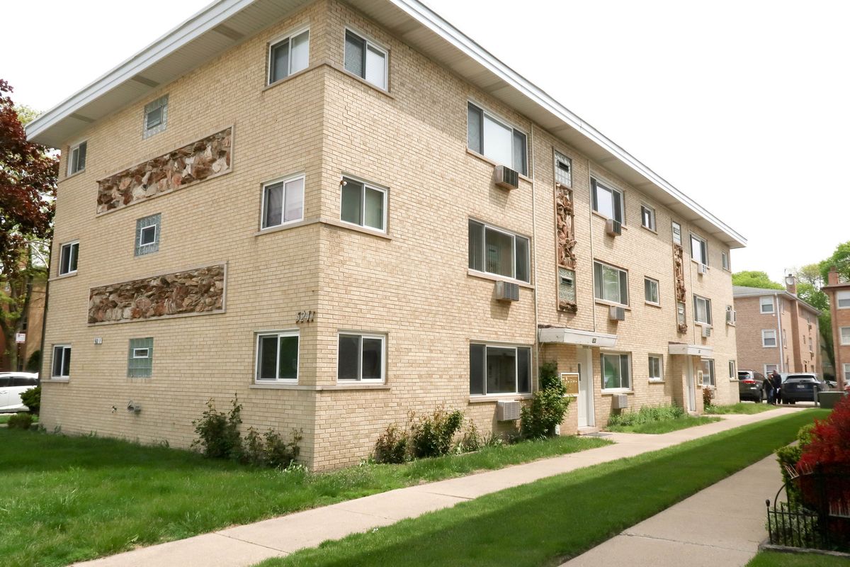 5241 East River Road, Chicago, IL 60656
