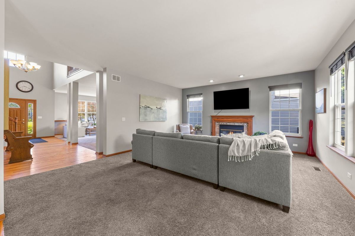 3 E Ellington Court, South Elgin, IL 60177