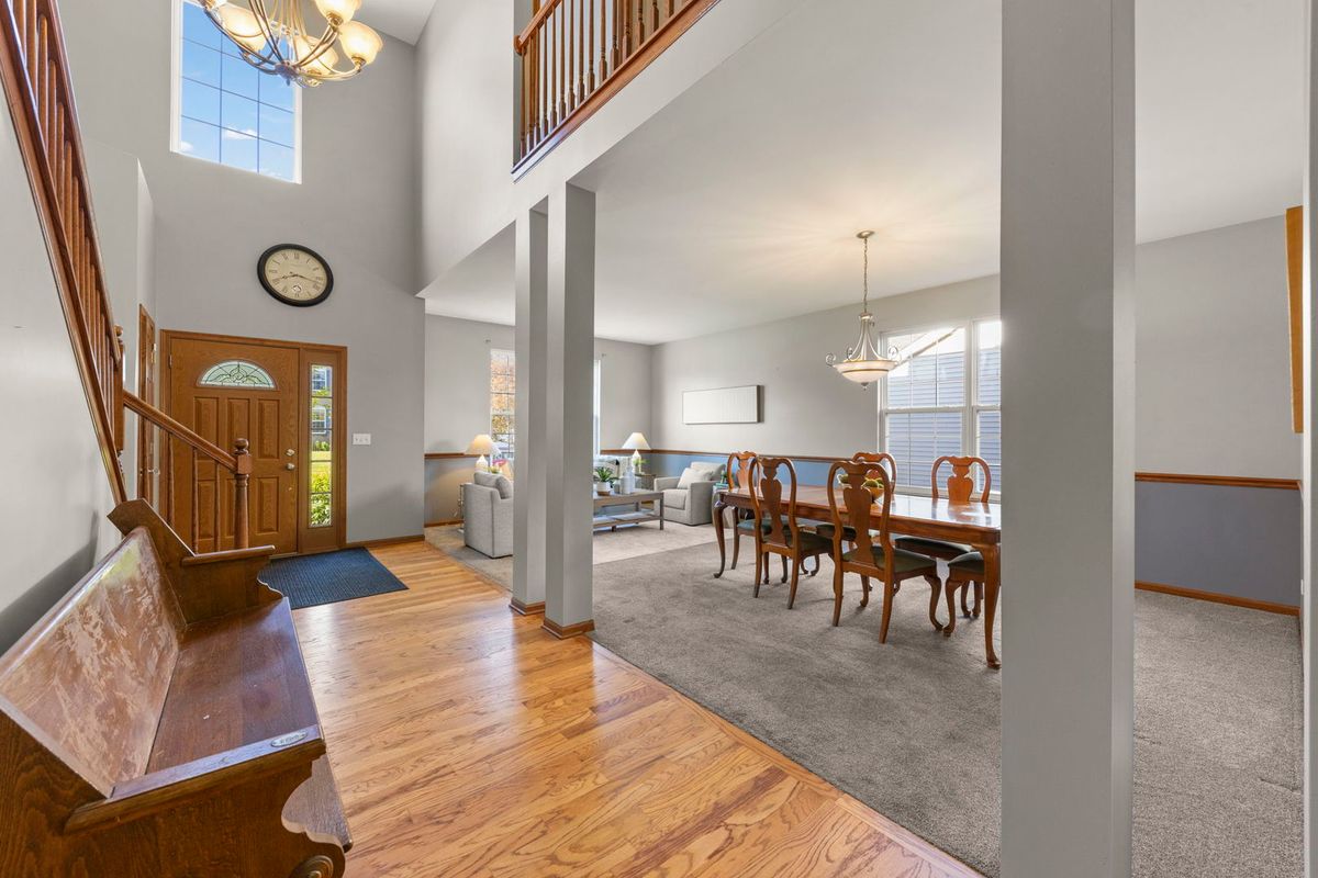 3 E Ellington Court, South Elgin, IL 60177