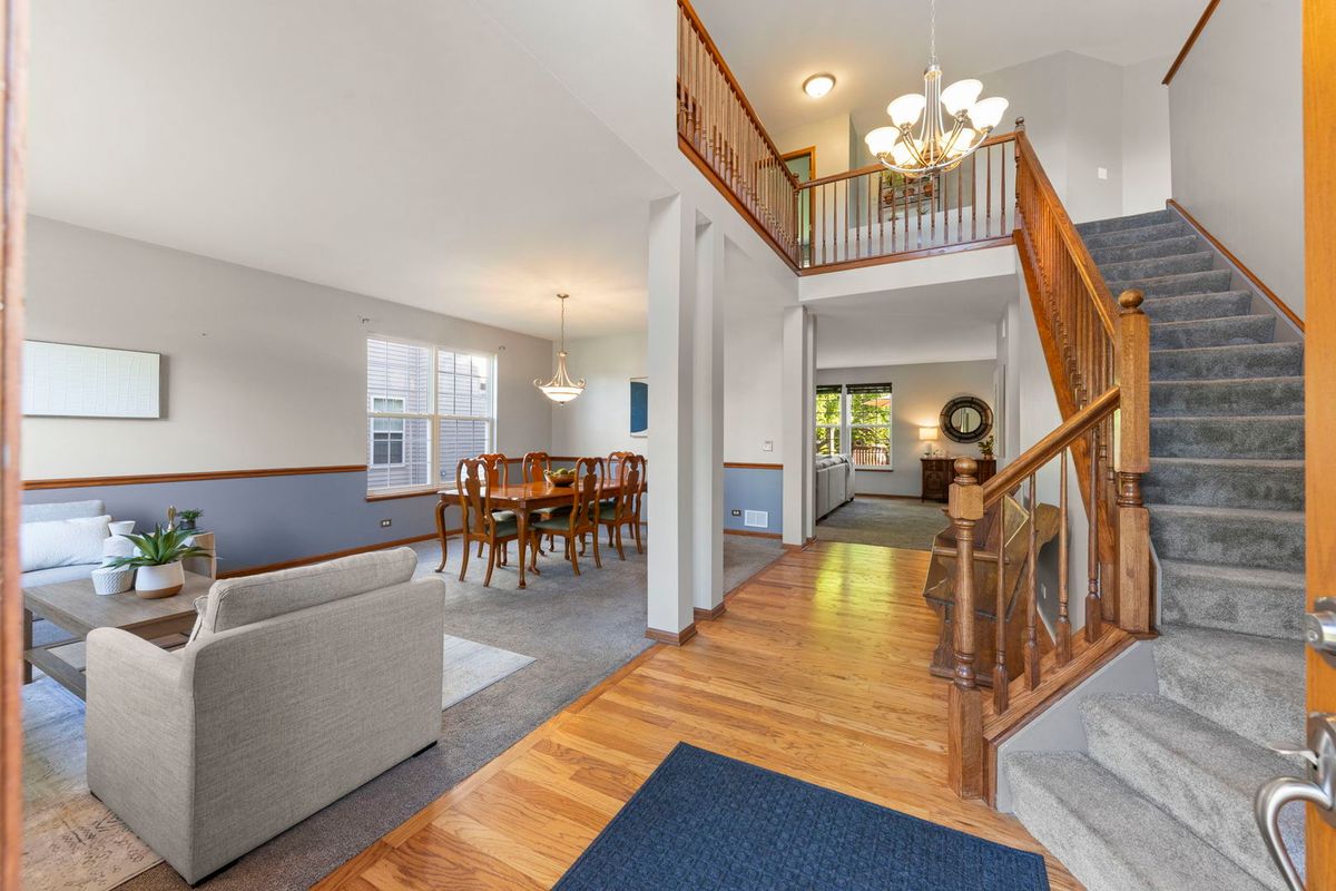 3 E Ellington Court, South Elgin, IL 60177