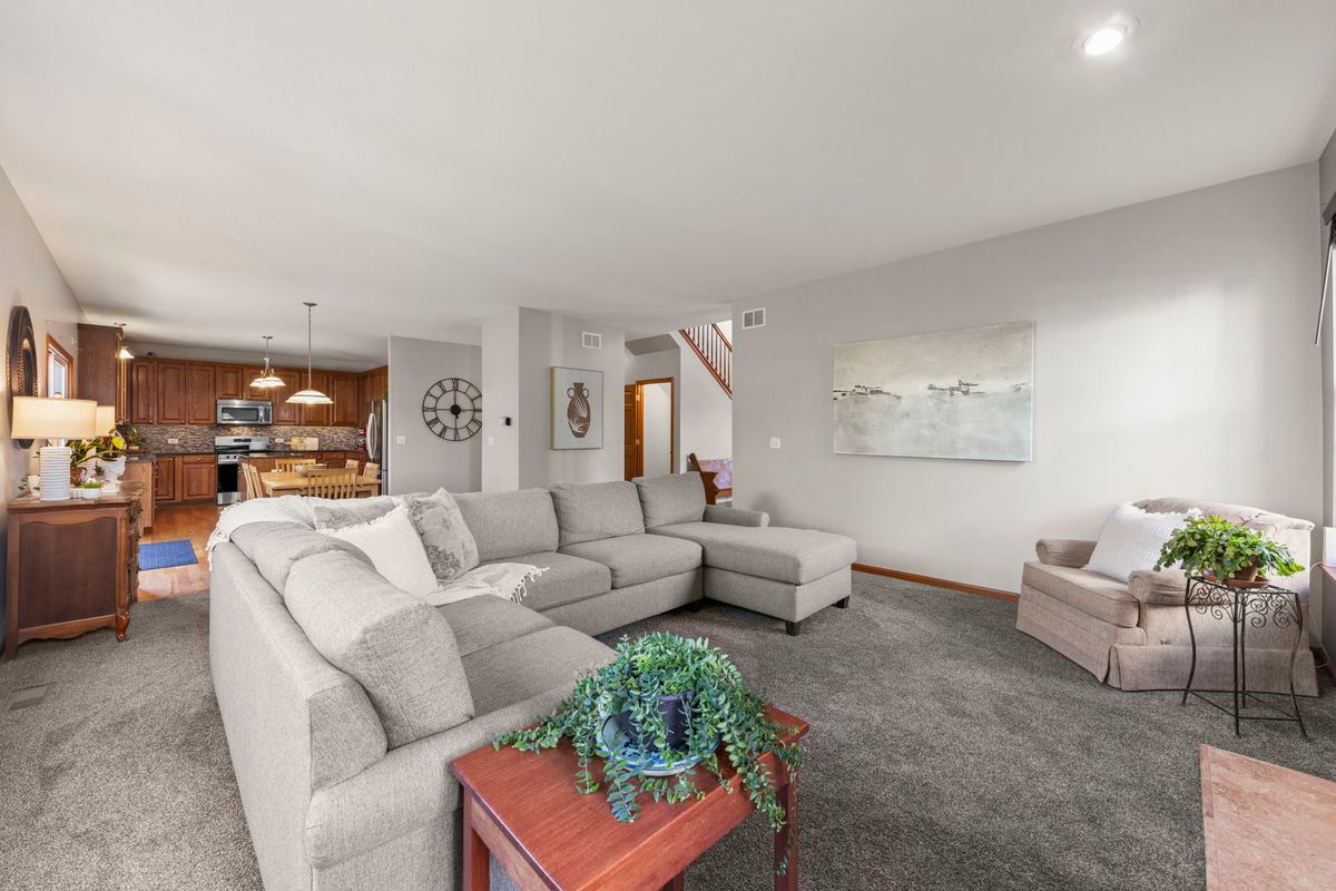 3 E Ellington Court, South Elgin, IL 60177