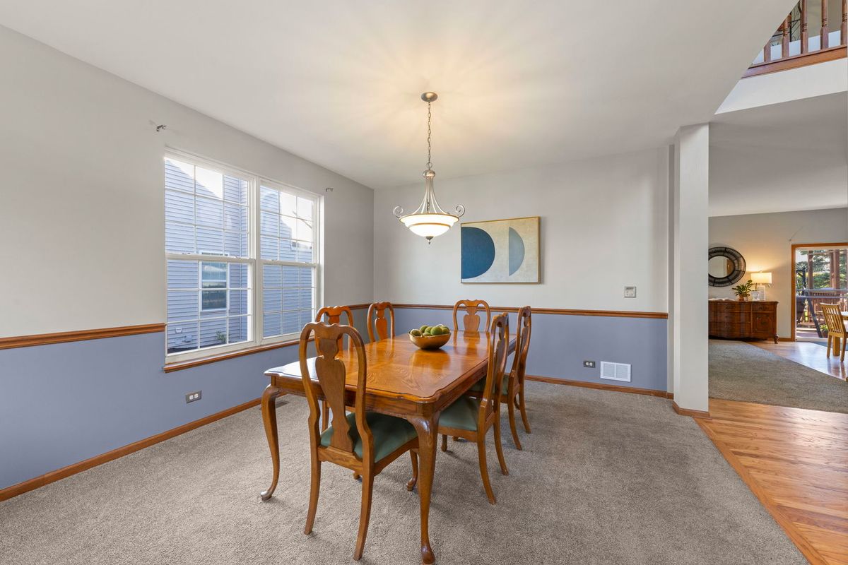 3 E Ellington Court, South Elgin, IL 60177
