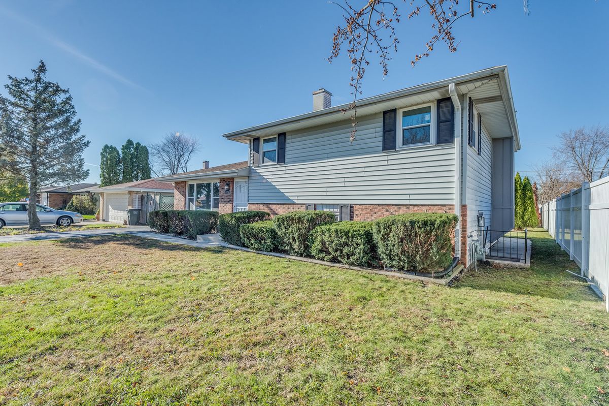 19116 Sherman Street, Lansing, IL 60438