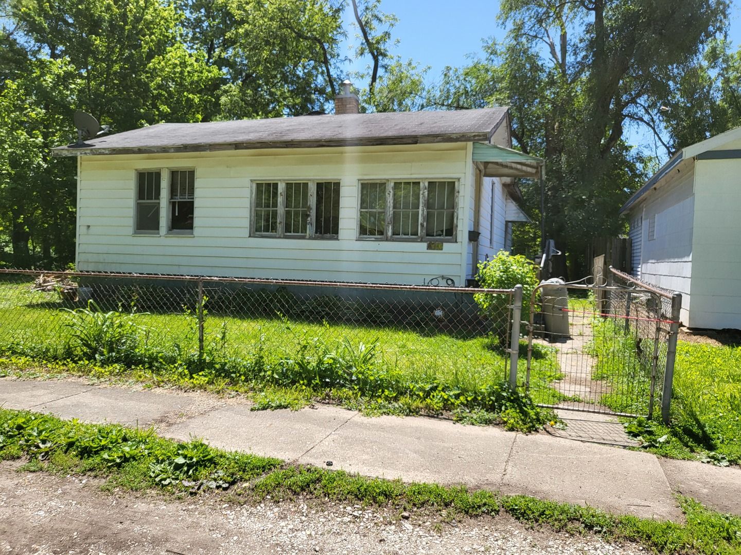 1700 E Glenn Avenue — Springfield, IL 62703